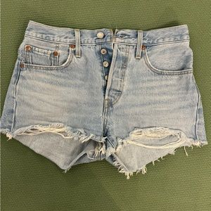 LEVI 501 original fit high rise shorts size 27